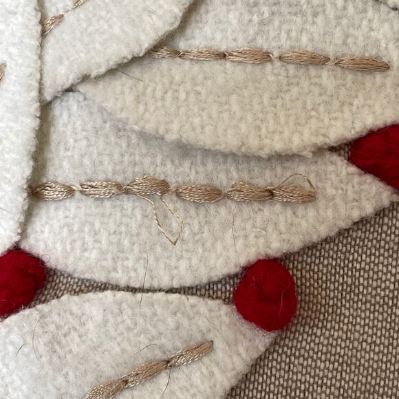 Farmhouse Wreath Pillow Classic Square Beige 3D Applique Holiday Christmas - Picture 14 of 15